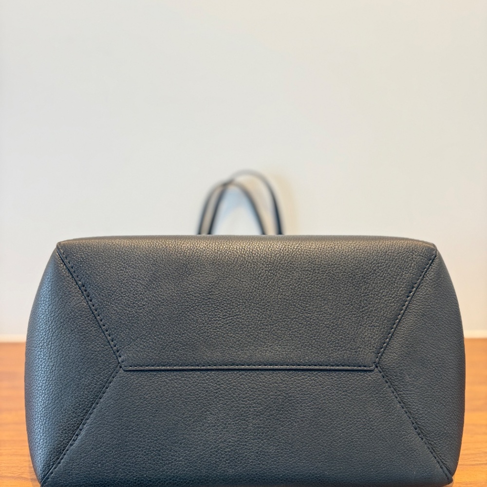 SOLD ❌Louis Vuitton Calfskin Cabas Lockme tote in Black - Picture 8 of 13